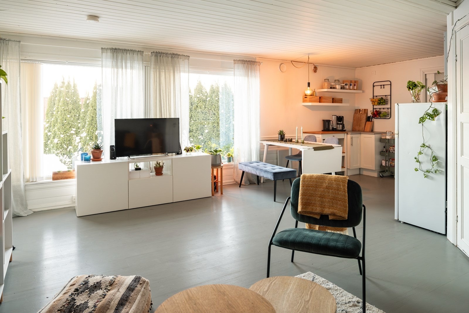 Begge utleiedelene har tilgang til egen sportsbod i sokkel og parkeringsplass. Galleribilde