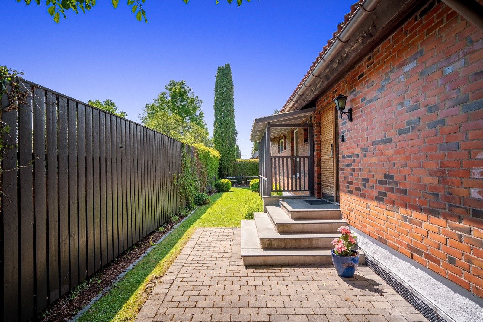 Lagringingsplassen i boligen kan sies å være helt suveren, med hele fire romslige boder i underetasjen. Galleribilde