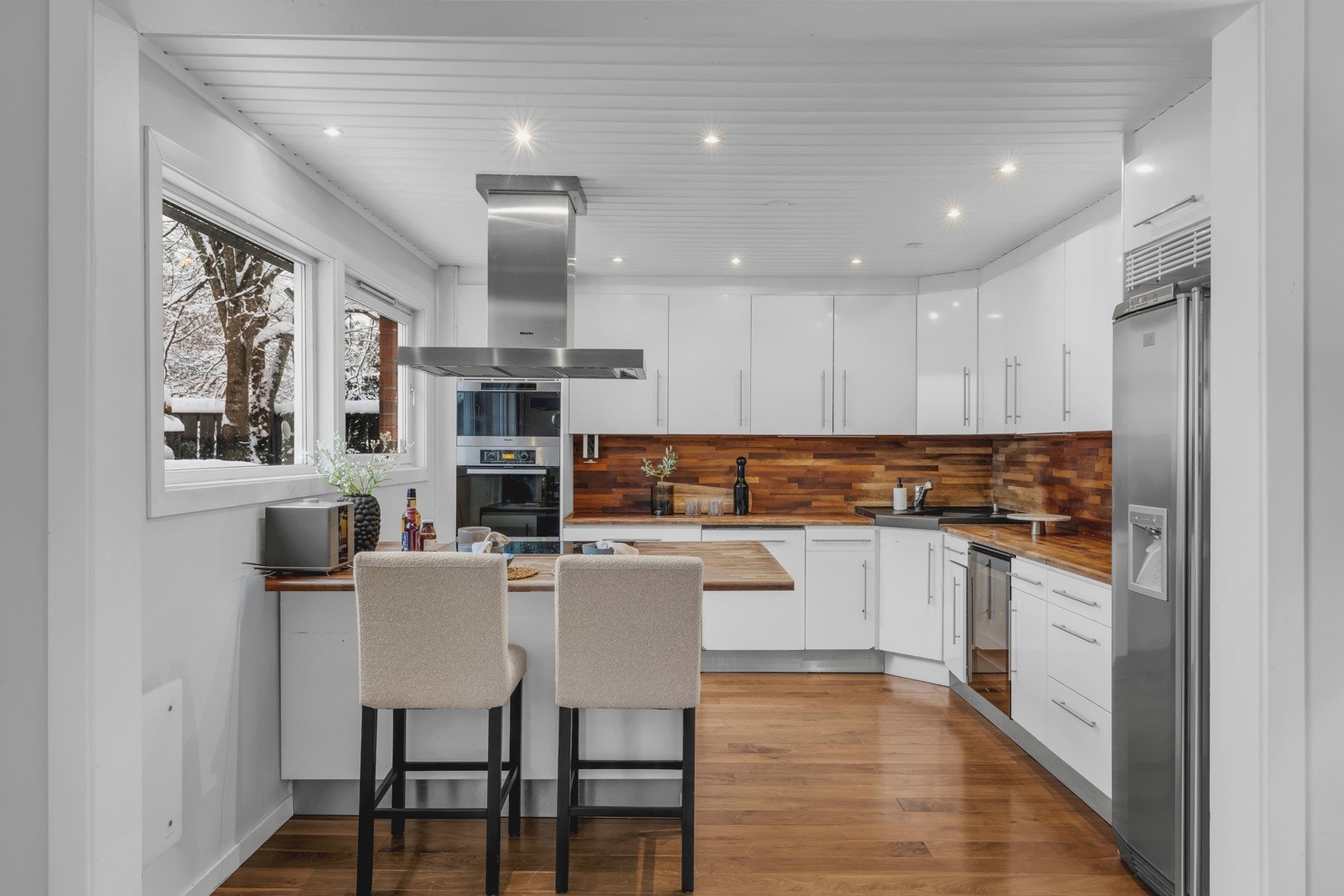 Boligen har et stort spisekjøkken fra 2009. Galleribilde