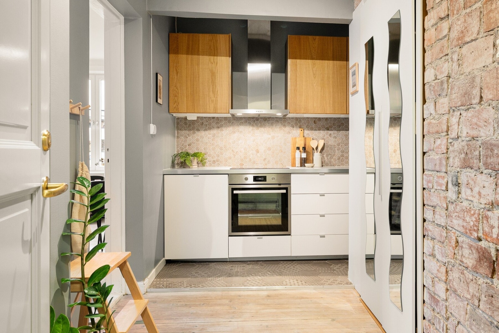 Klassisk og lys 2-roms hjørneleilighet med en sentral beliggenhet Galleribilde