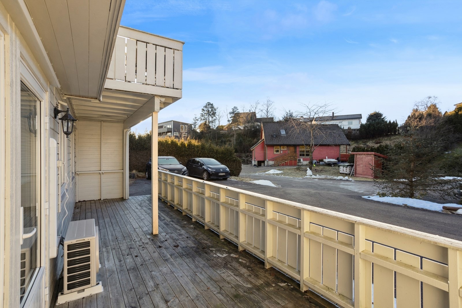 Her har du romslig plass til både spisegruppe og avslapning. Galleribilde