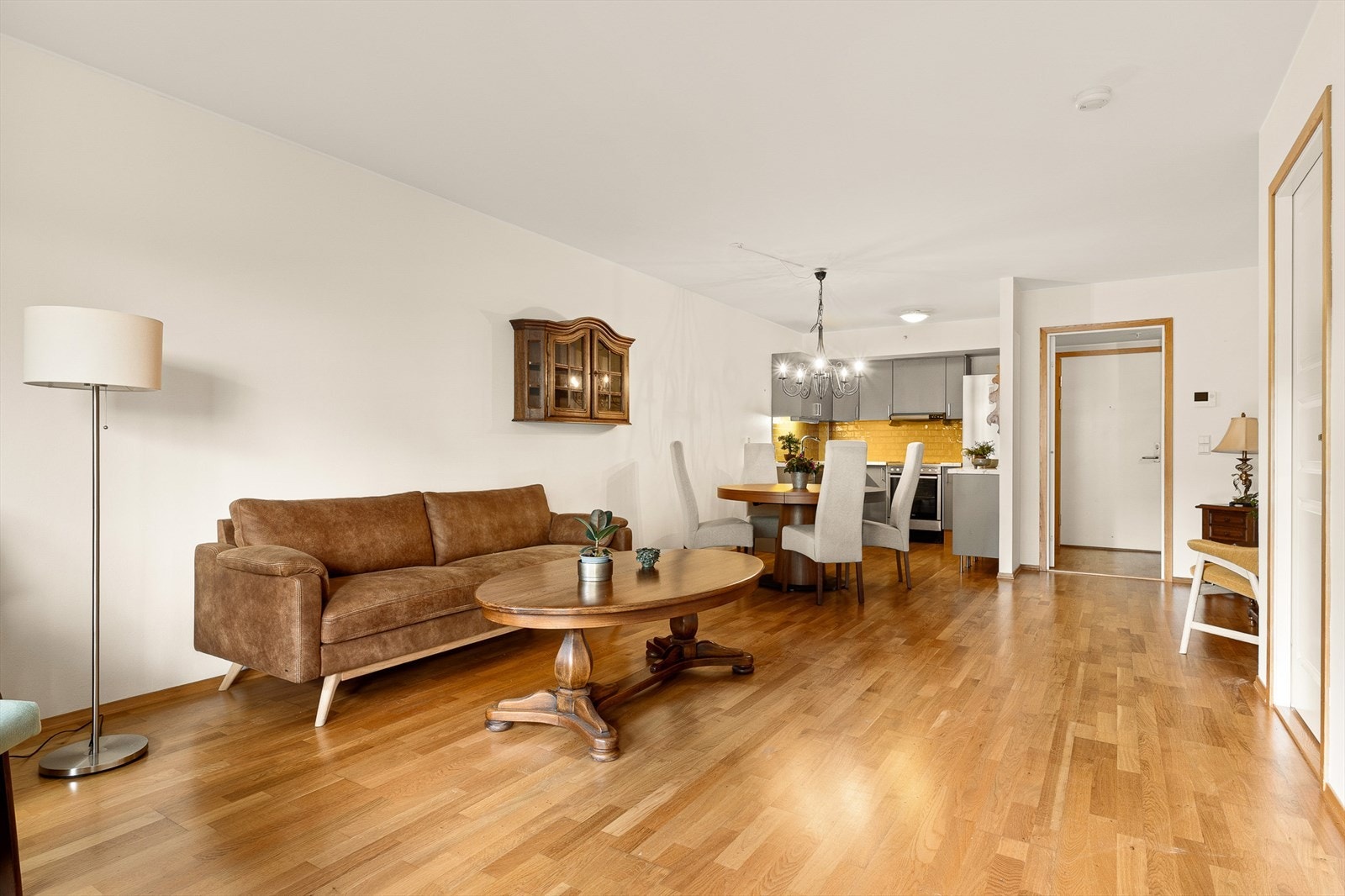 Grunnpakke TV og internett er inkludert i felleskostnader. Galleribilde