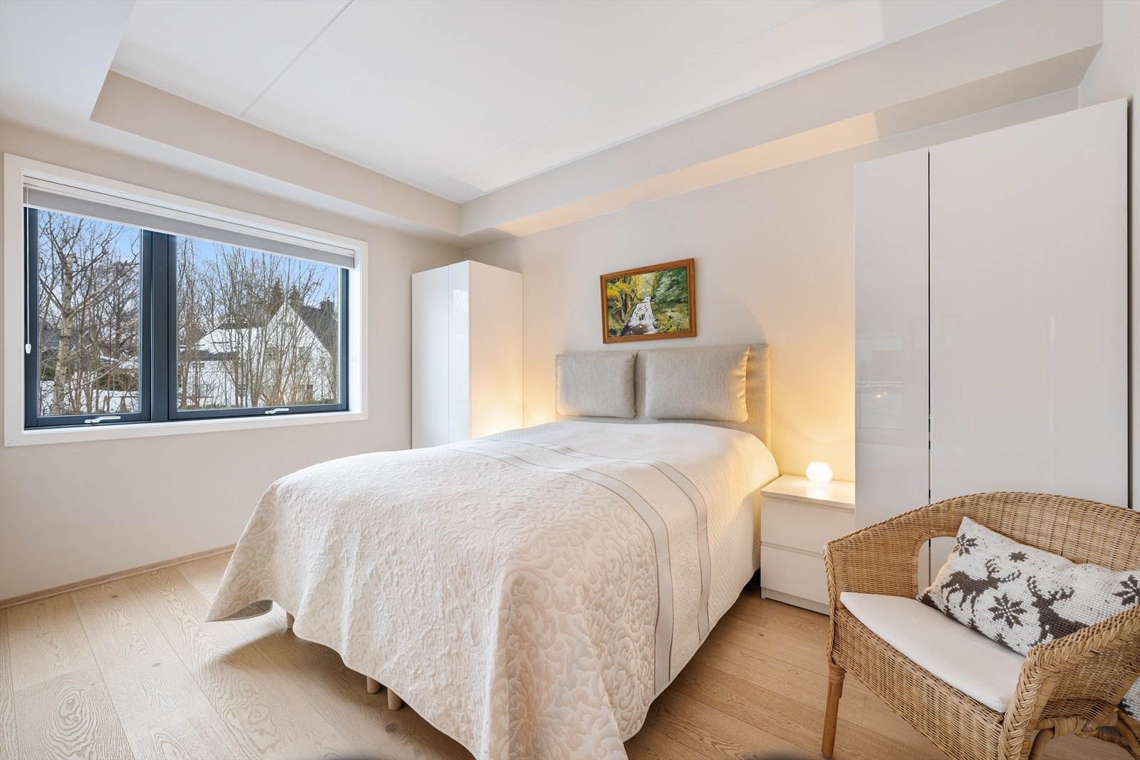 Soverom med garderobeskap Galleribilde