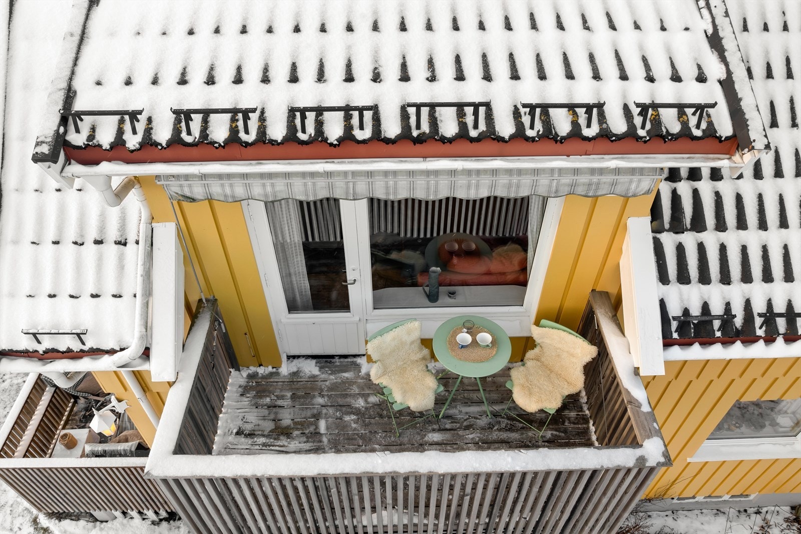 Balkong med utgang fra stuen i 2. etasje. Galleribilde