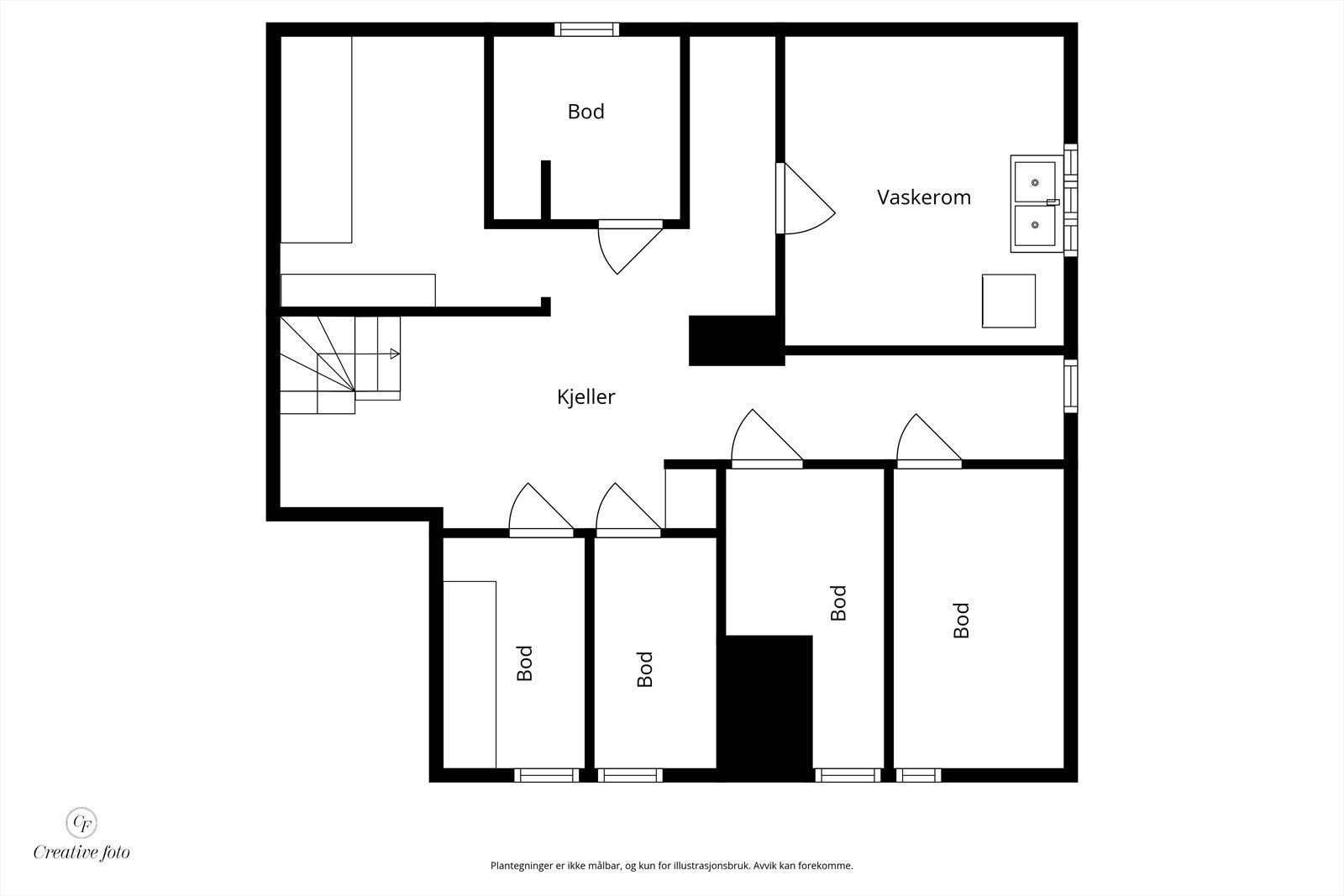 Boligens kjelleretasje med eget vaskerom og mye lagringsplass Galleribilde