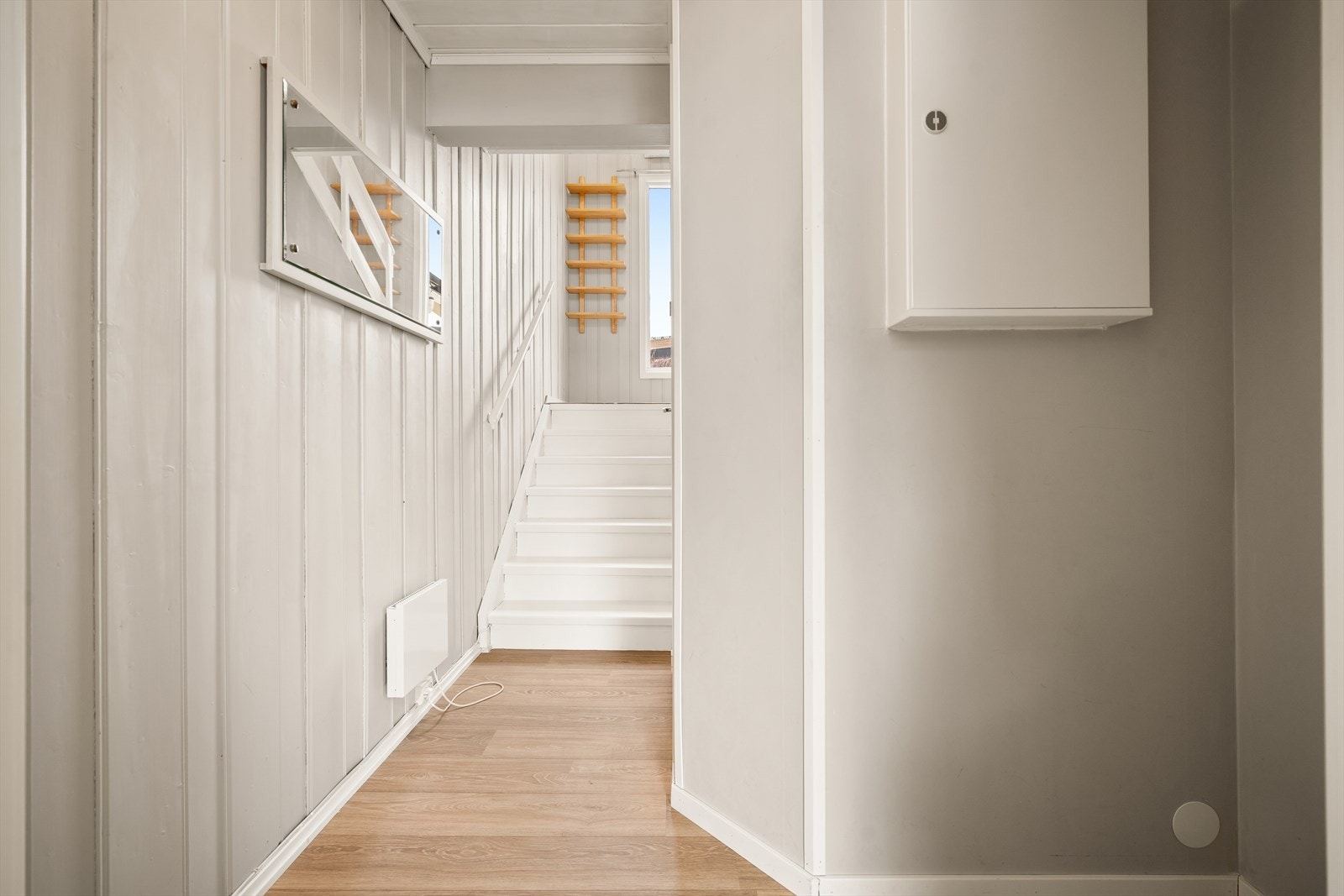 Tilbygget er innredet som en utleiedel, denne er ikke godkjent som en lovlig separat boenhet. Galleribilde