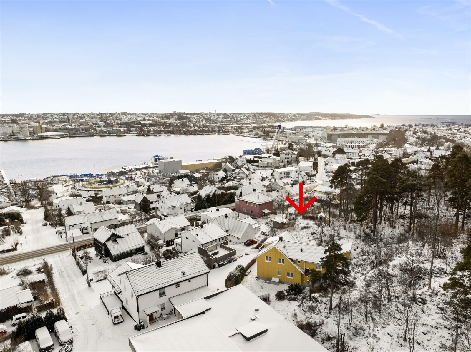 Jeløy er hjem til rundt 12 000 fastboende og er forbundet med Moss via Kanalbroen. Galleribilde