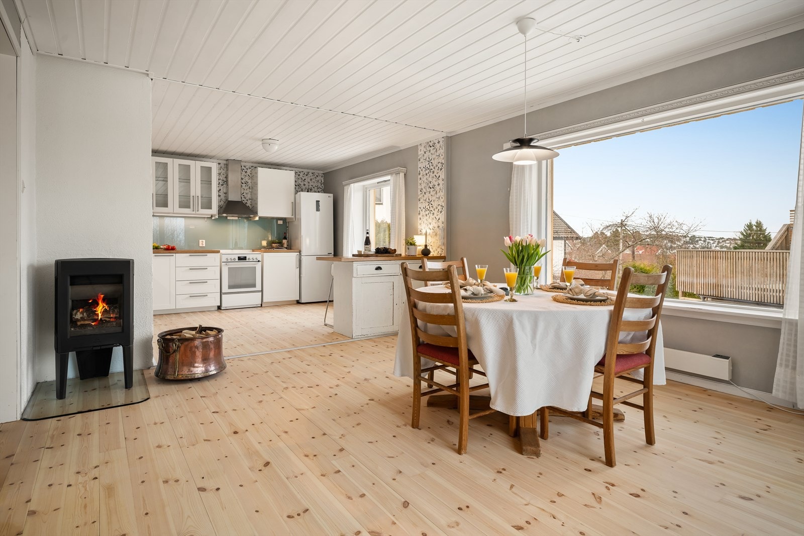 I første etasje kommer man inn i familiens samlingspunkt Galleribilde