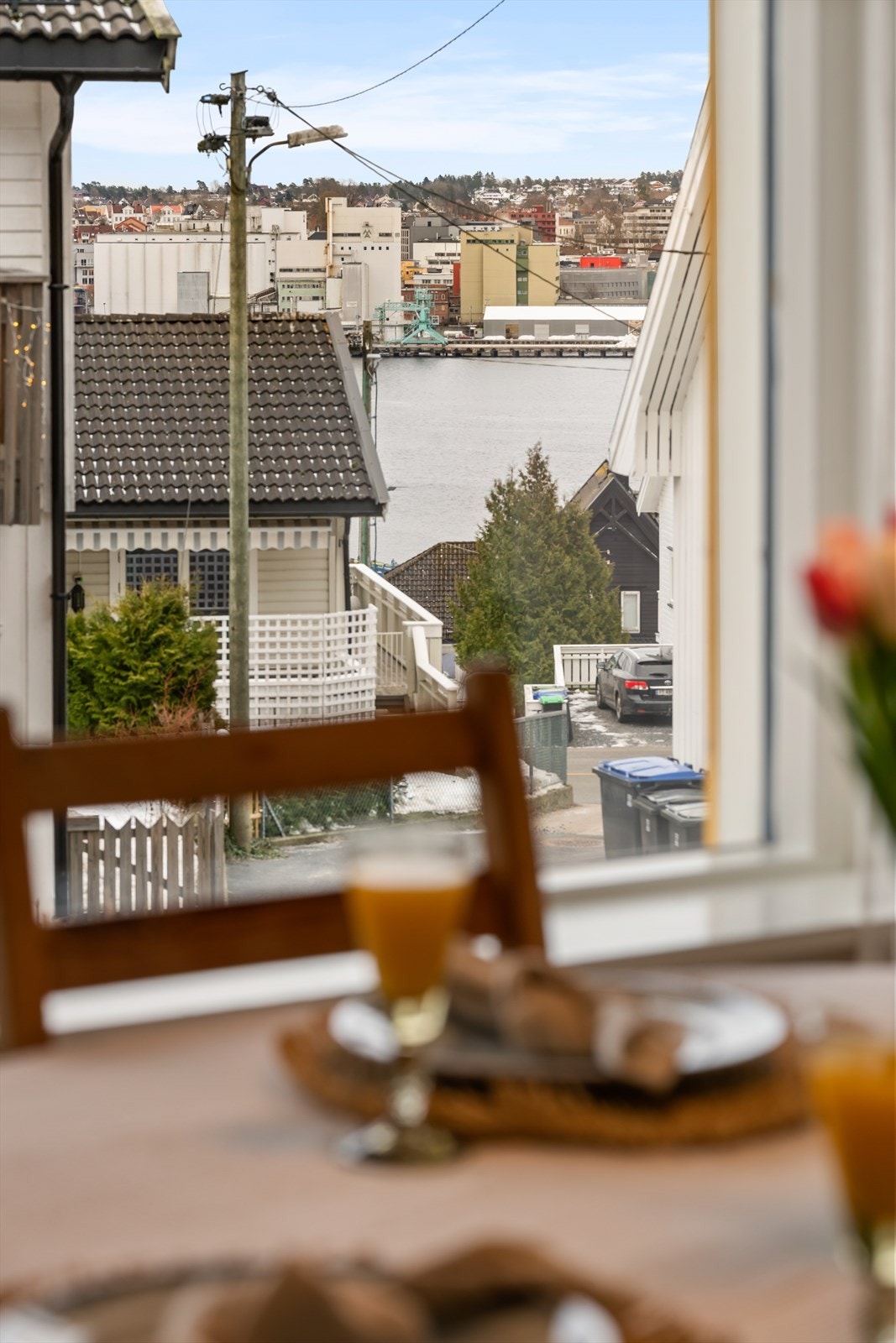 Maks et minutt gangavstand ned til båthavna Galleribilde