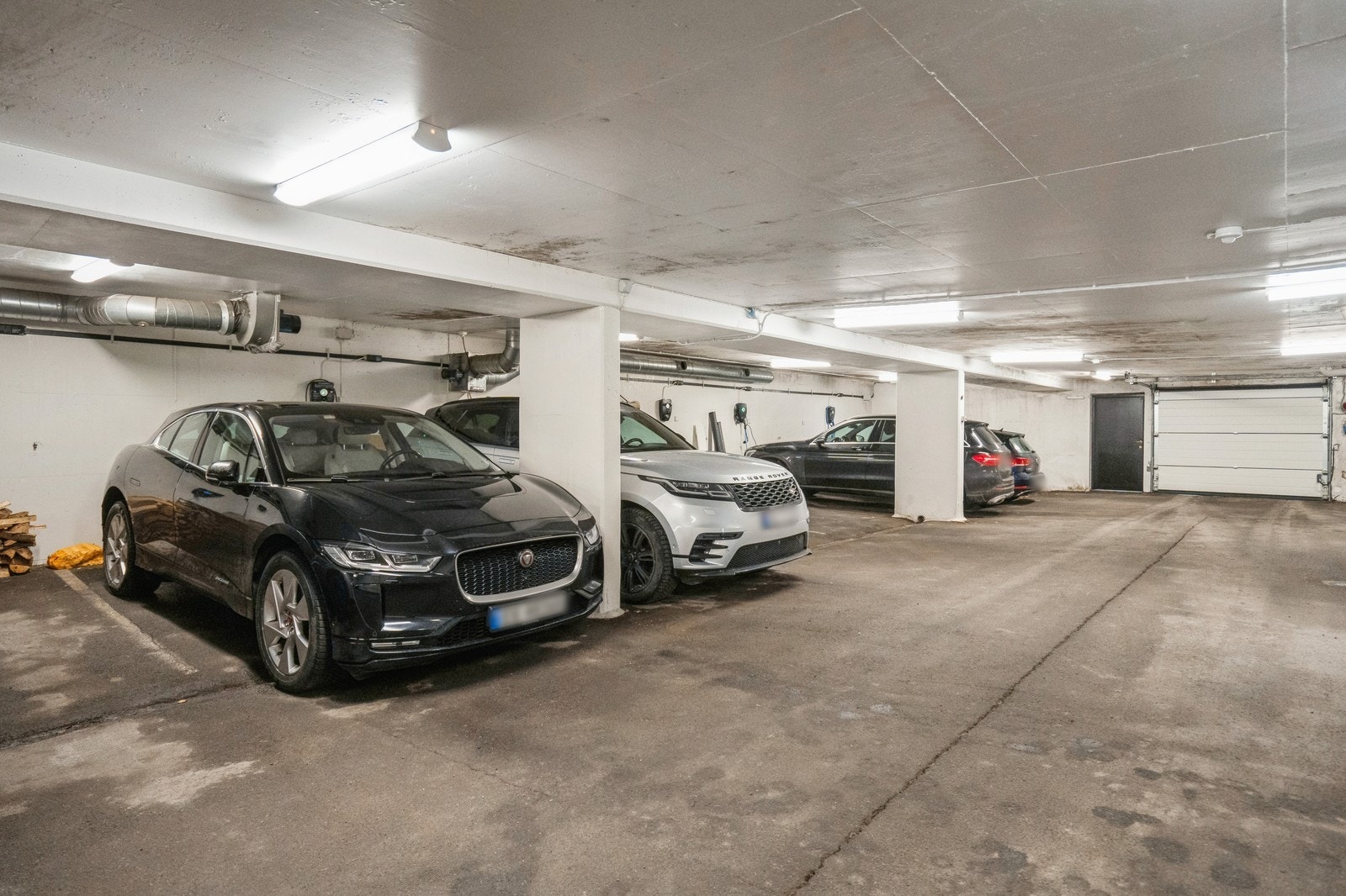 Garasje m/ to parkeringsplasser Galleribilde