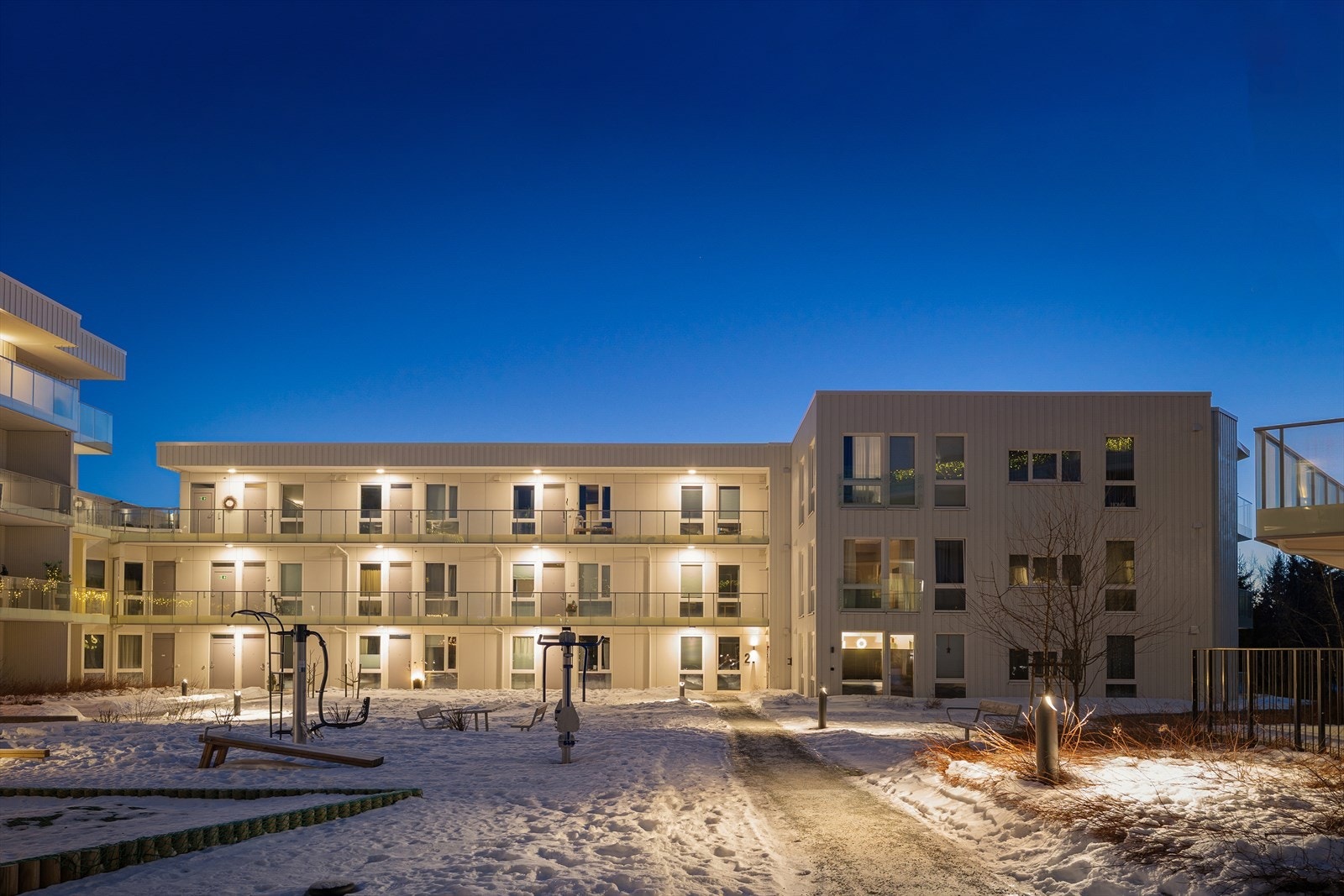 Lekker 3-roms i tredje etasje med svært sentral beliggenhet og parkering i P-kjeller. Galleribilde