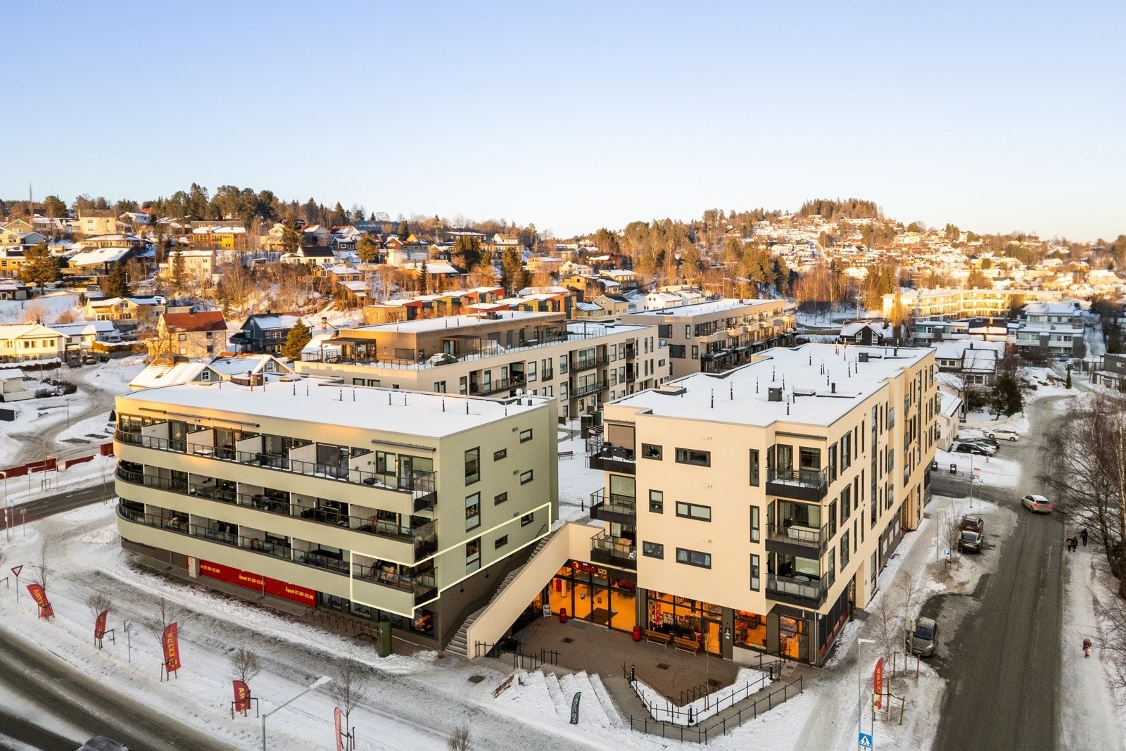 Prosjektet består av 4 bygg i urban stil, omkranset av pent opparbeidede fellesområder med sosiale soner for både barn og voksne. Galleribilde