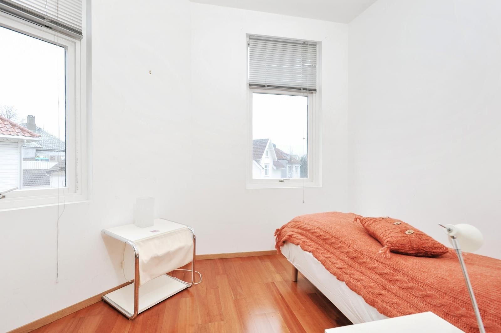 Soverom 2 med god plass Galleribilde