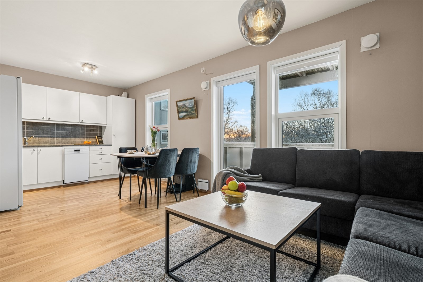 Tennisveien 6 er en 2-roms andelsleilighet på 46 kvm. Galleribilde