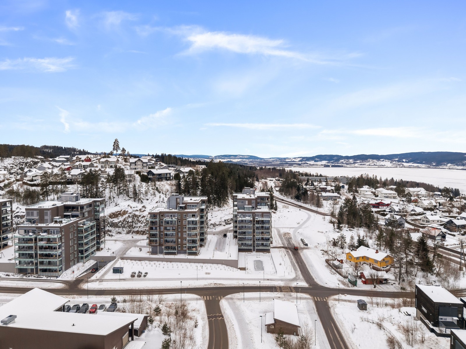 Nærområdet tilbyr flotte tur- og rekreasjonsmuligheter i Østmarka, med merkede turstier, bade- og fiskevann, lysløype og skiløyper vinterstid. Galleribilde