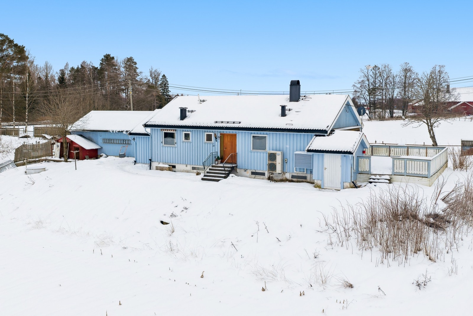 Øvrige servicetilbud finner du på Jessheim og Kløfta som begge ligger ca 12 minutter unna med bil. Galleribilde