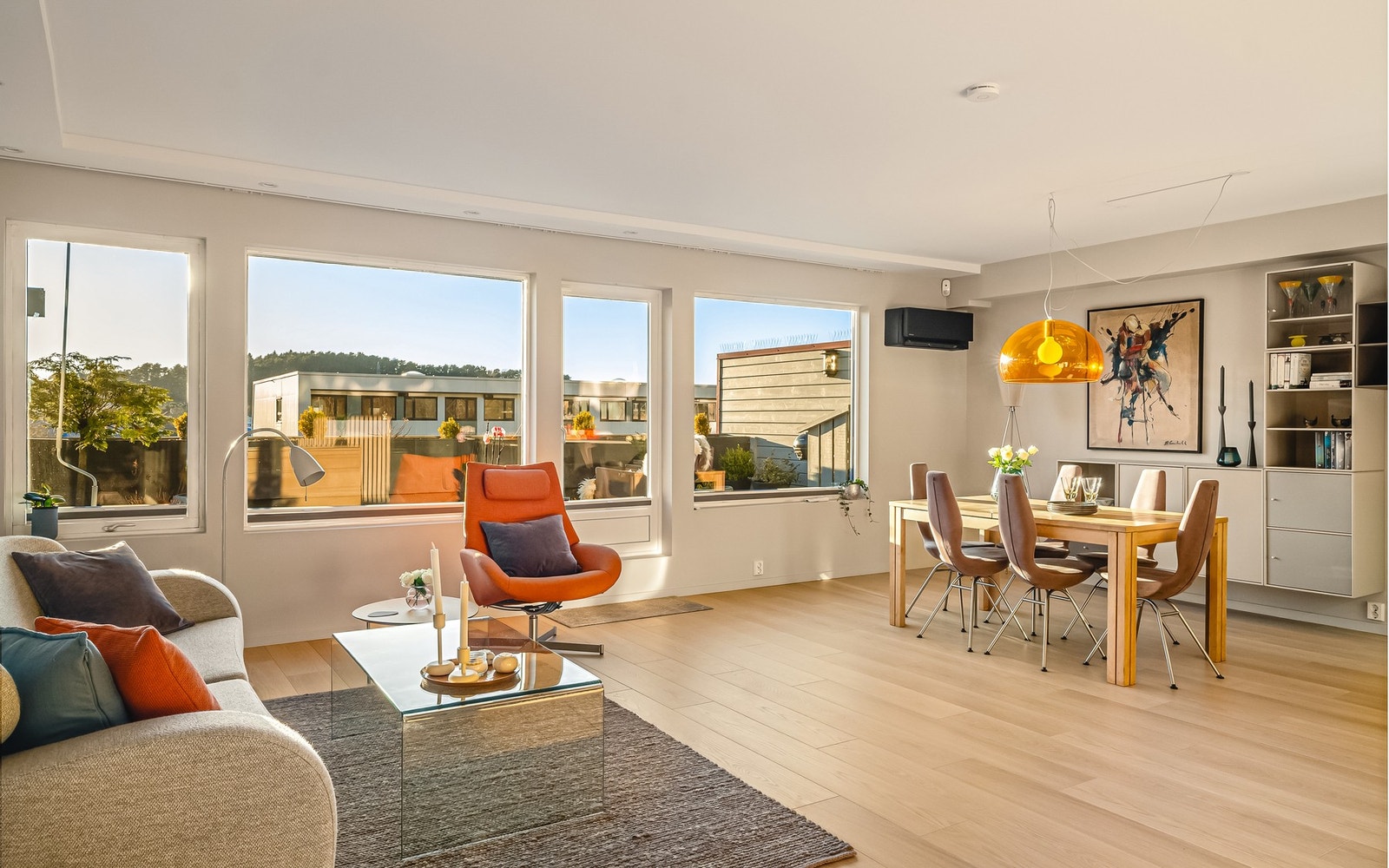 Dette er en lekker 4-roms leilighet som ble pusset opp i 2022! Galleribilde