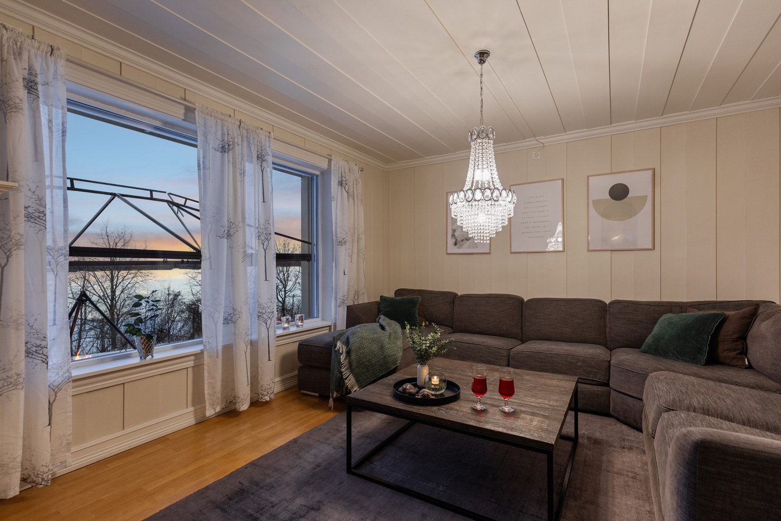 Trivelig kveldsstemning i stuen! Galleribilde