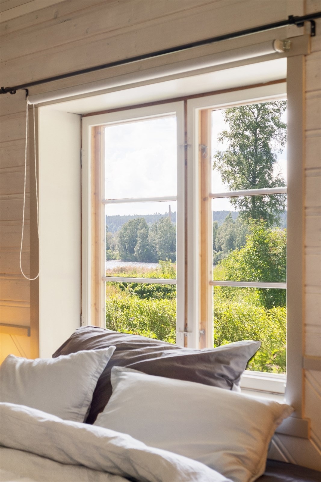 Utsikt fra soverom i sokkeletasjen. Galleribilde