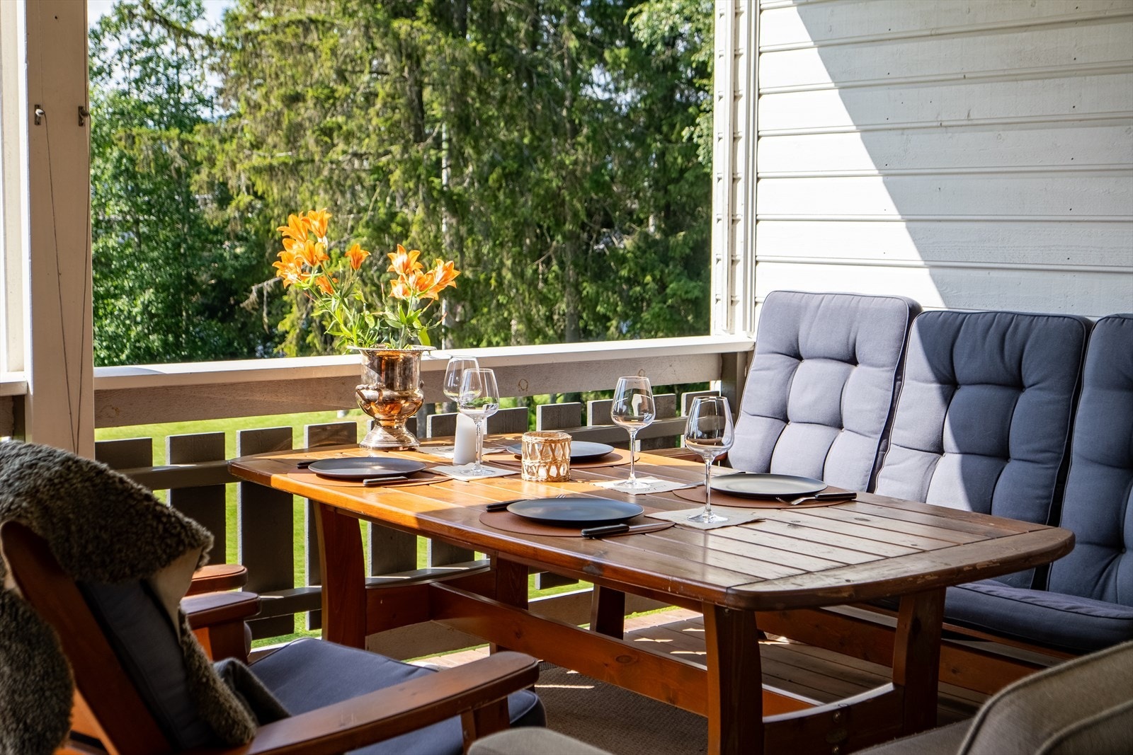 Terrasse med dels overbygg. Galleribilde