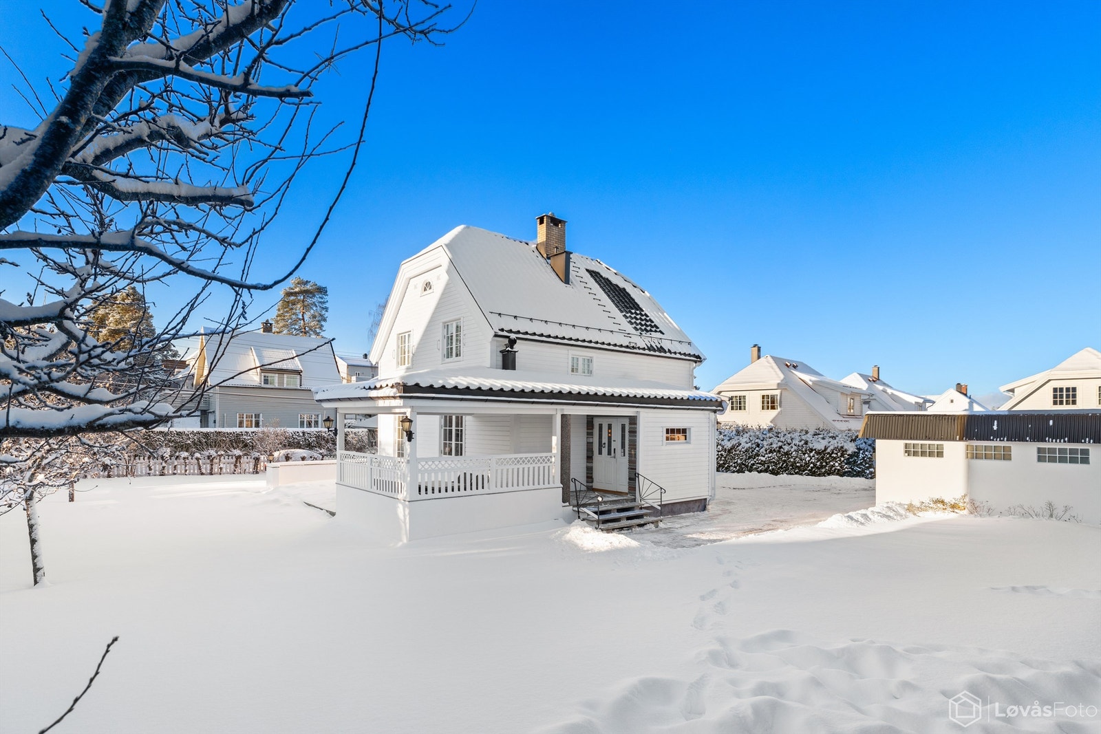 Flott villa fra 1923 med en stor, solrik og flat tomt på 1.342 kvm Galleribilde