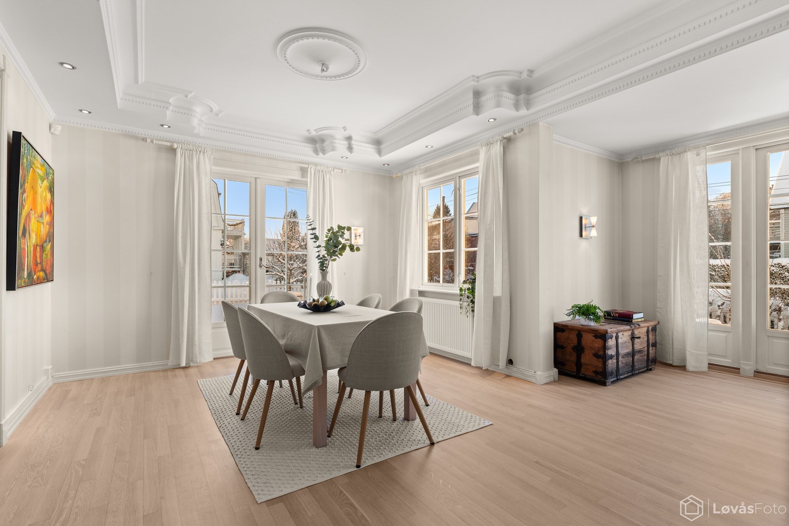 Rommet har to separate utganger til hagen Galleribilde