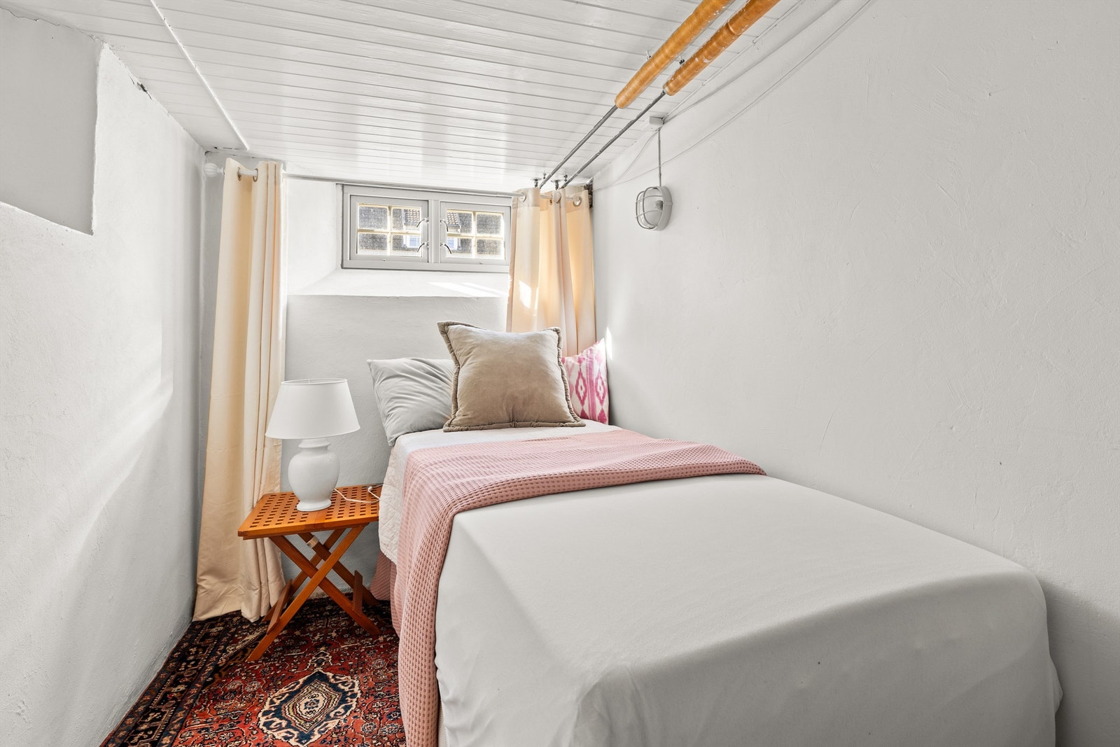 Bod innredet som soverom (ikke byggemeldt/godkjent for varig opphold) Galleribilde