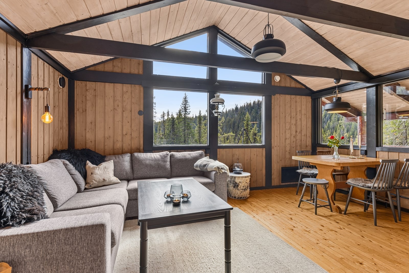 Stuen kan enkelt deles inn i ulike soner etter dine egne preferanser. Galleribilde