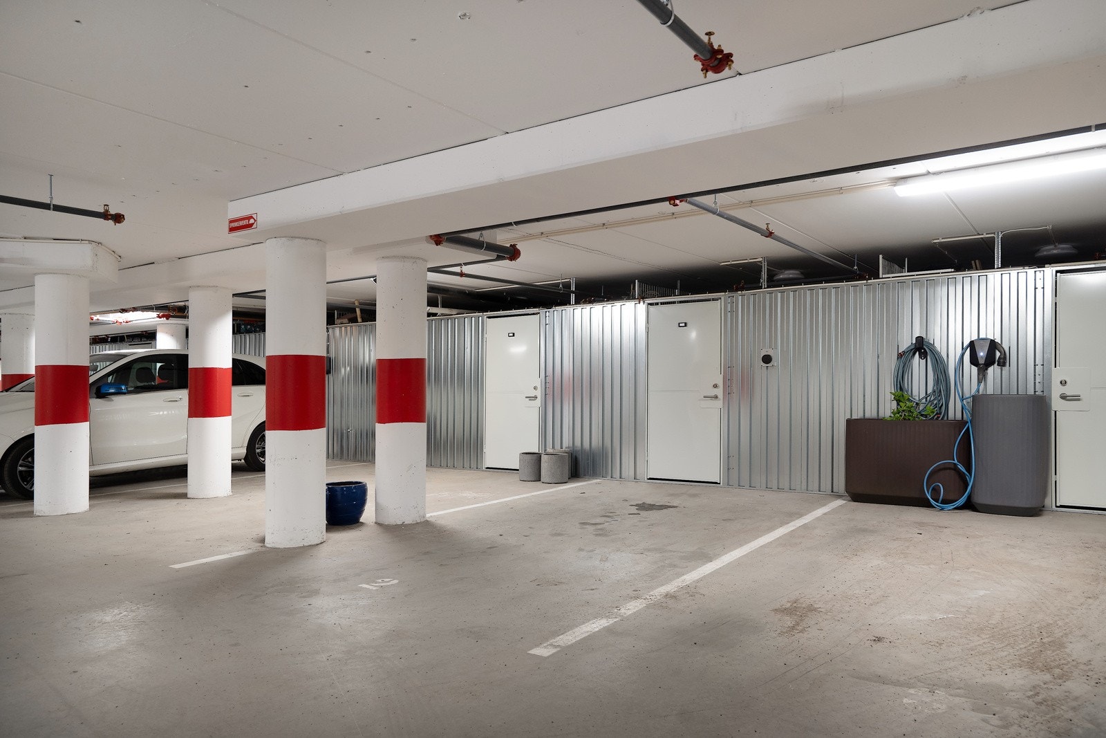 Egen parkering felles garasjeanlegg Galleribilde