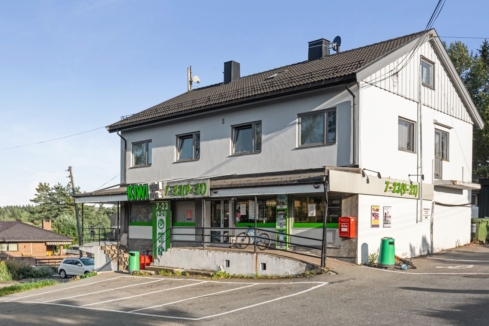 Dagligvarehandelen kan blant annet gjøres på KIWI Høybråten Galleribilde