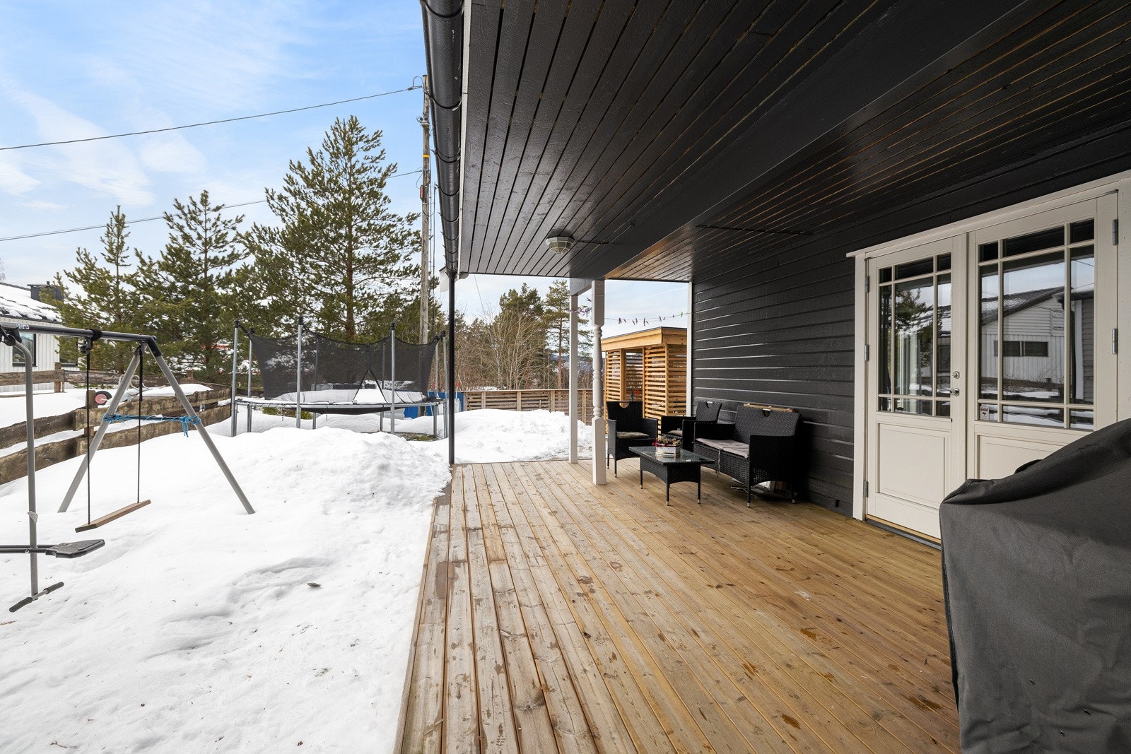 Fra stuen er det uang til hyggelige uteaealer Galleribilde