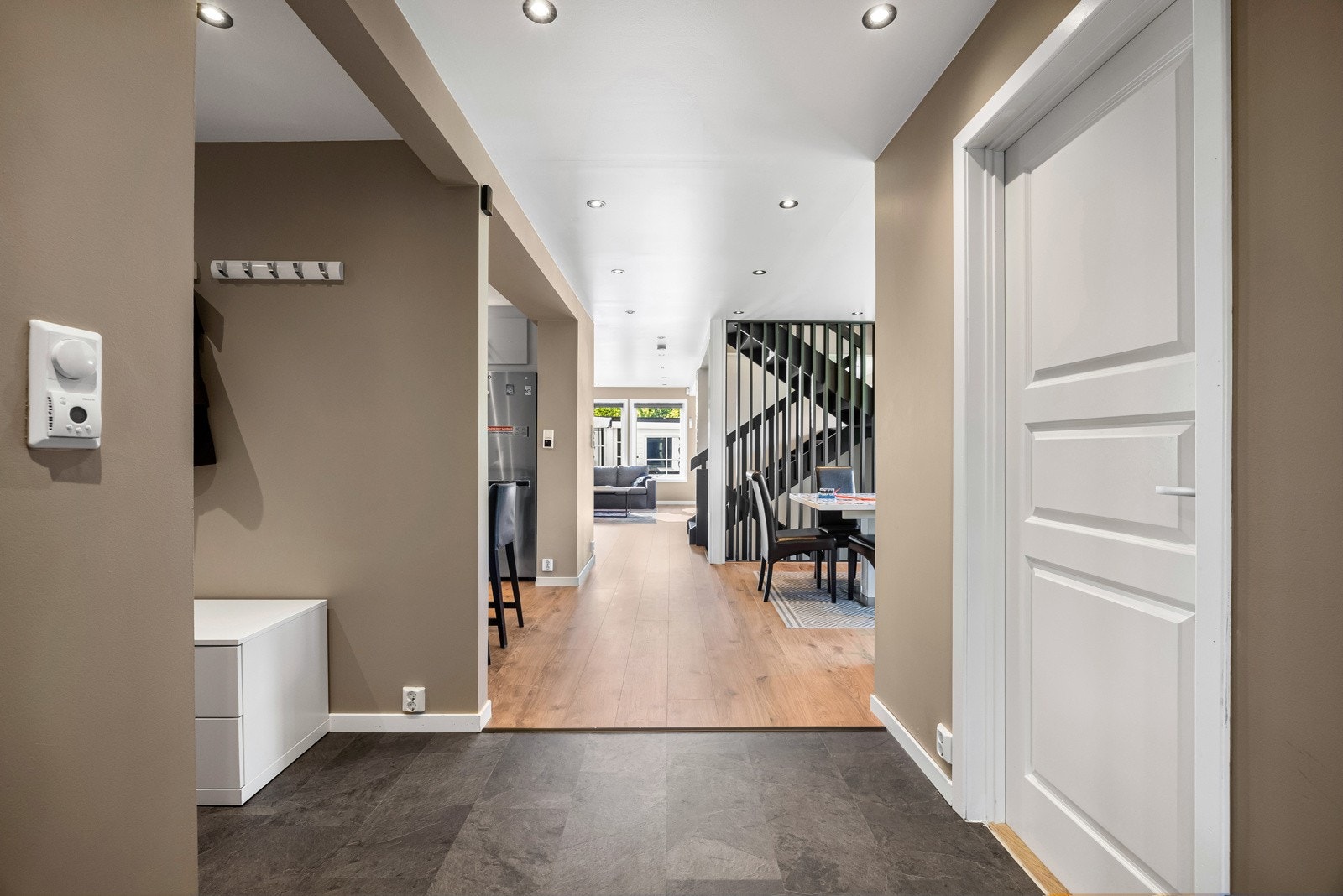 Mulighet for garderobeløsning eller lignende for ytterklærne. Galleribilde