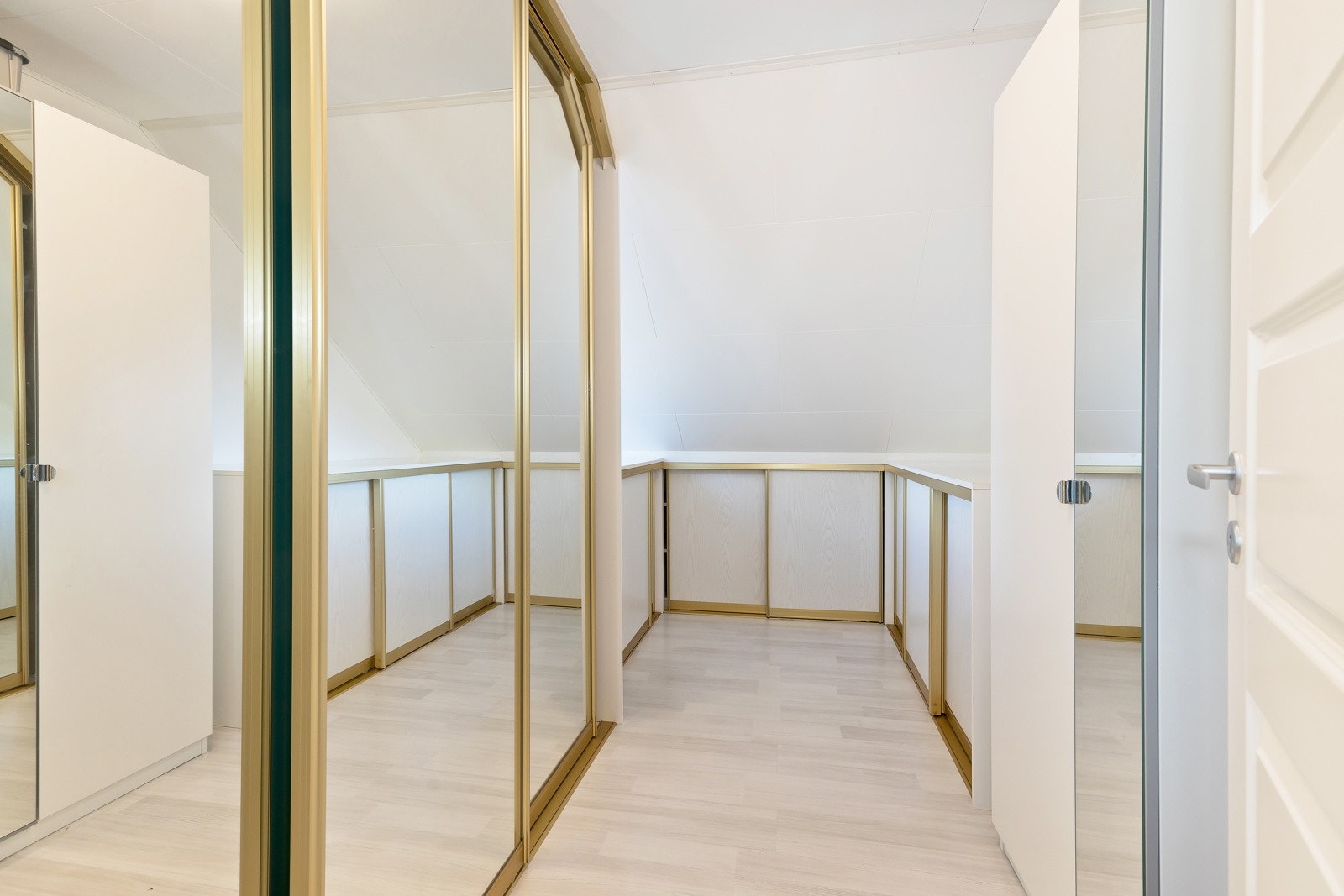 God plass til klær og annet tilbehør Galleribilde