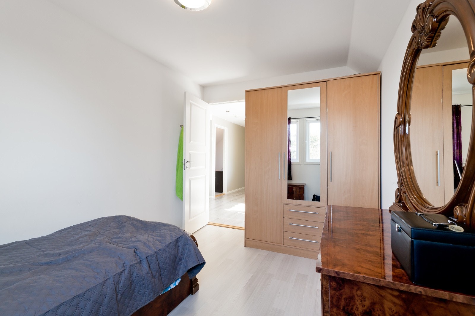 Soverom 3: God plass til seng og møblement Galleribilde