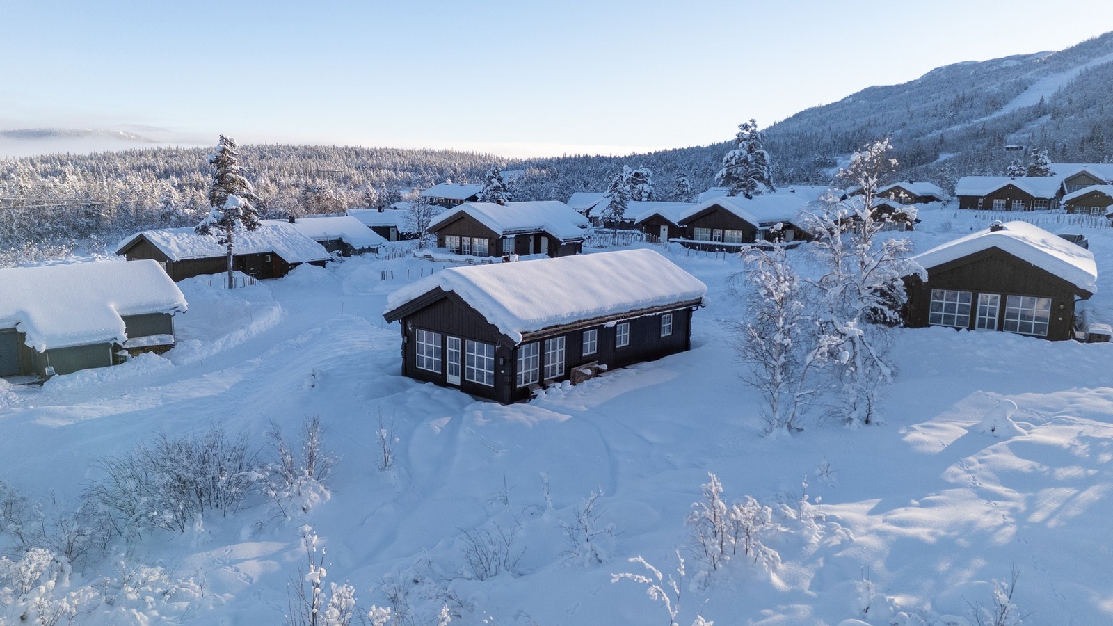 Hytta er et perfekt utgangpunkt for turer hele året Galleribilde