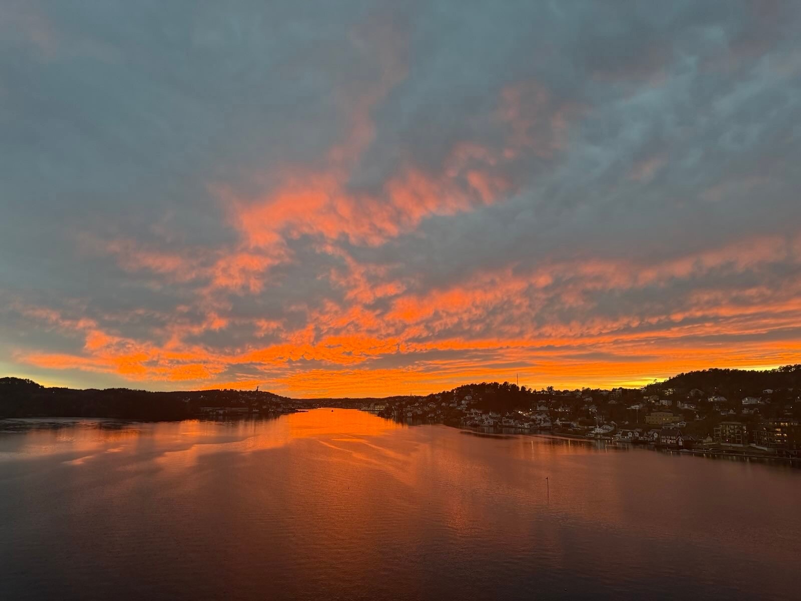 Fantastiske solnedganger kan nytes fra orkesterplass. Galleribilde