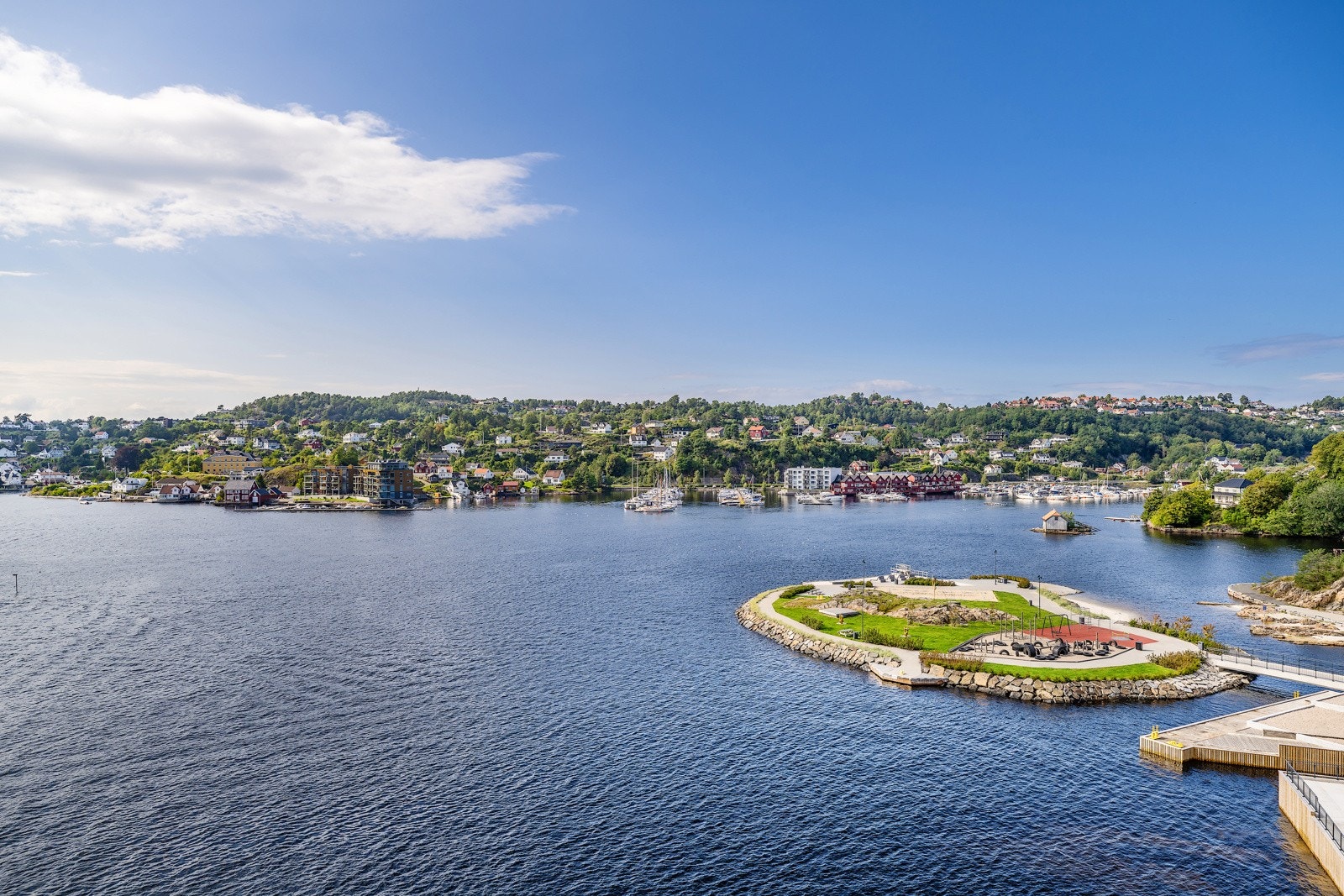I umiddelbar nærhet finner vi Løkholmen som har blitt byens nye badeperle. Galleribilde