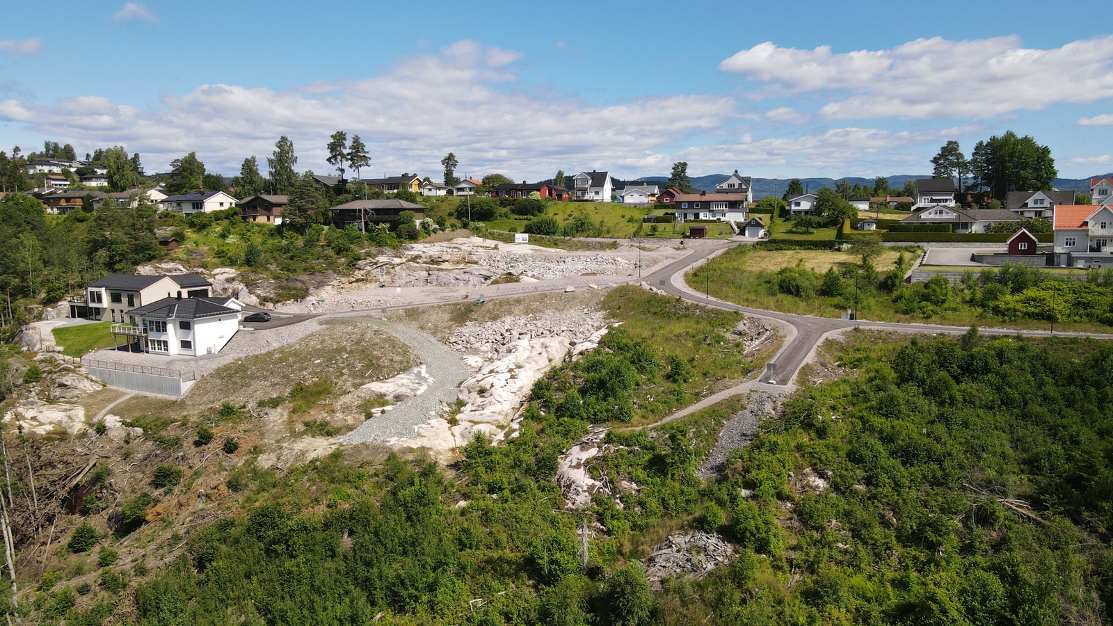 Høydeforskjellene på feltet gjør at alle tomter får spektakulær utsikt Galleribilde