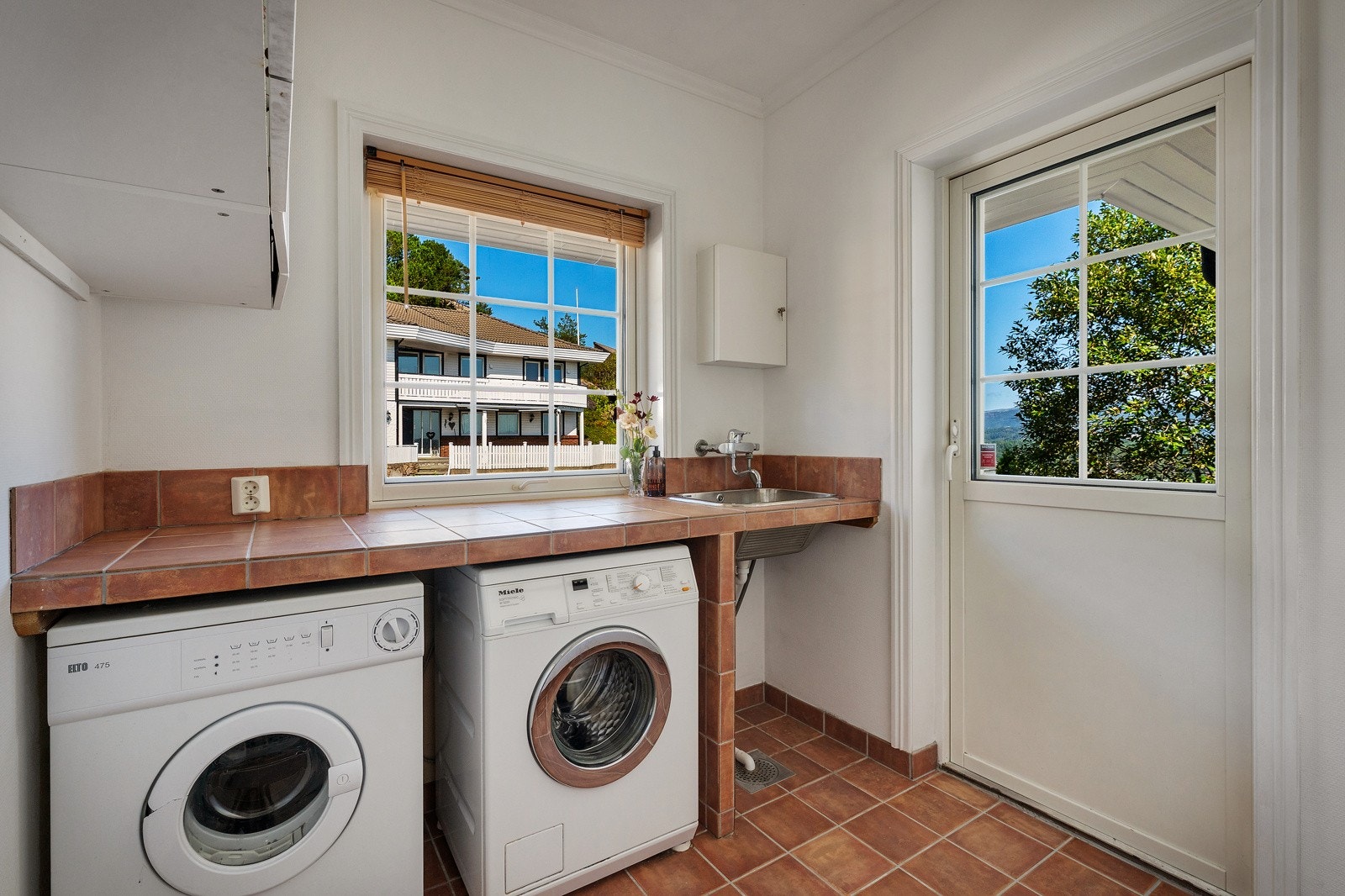 - Vaskerom på 5,9 kvm - inneholder opplegg for vaskemaskin - Galleribilde