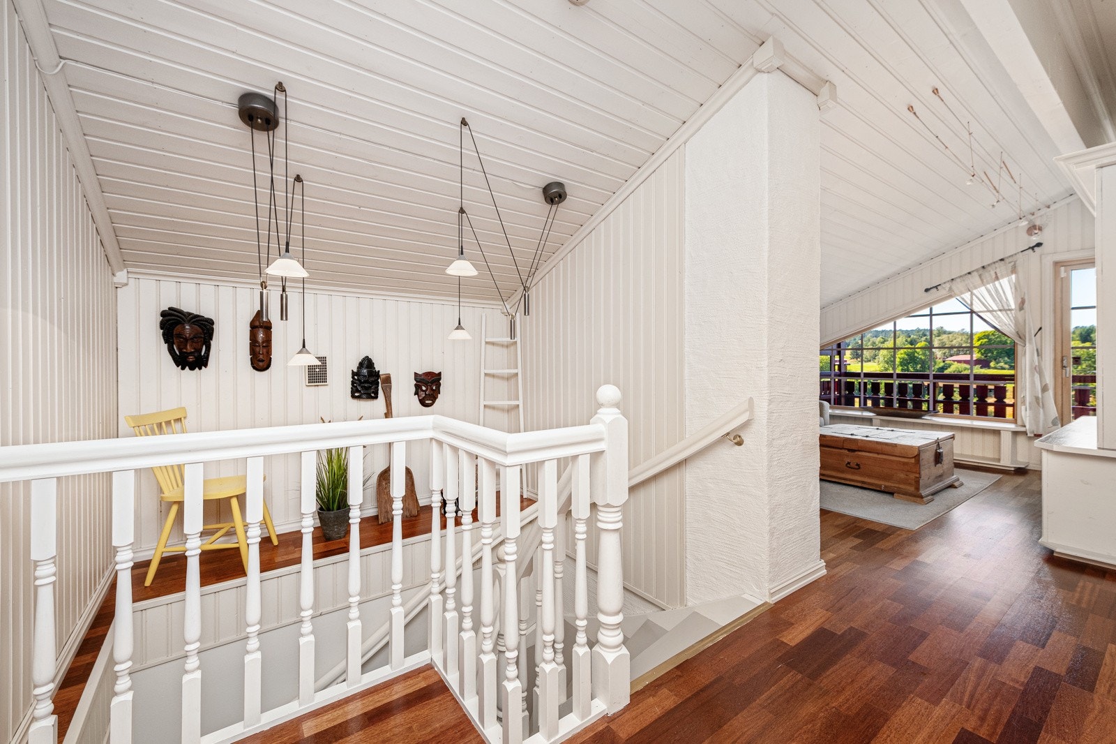 Her ser du trappen ned fra 2. etasje Galleribilde