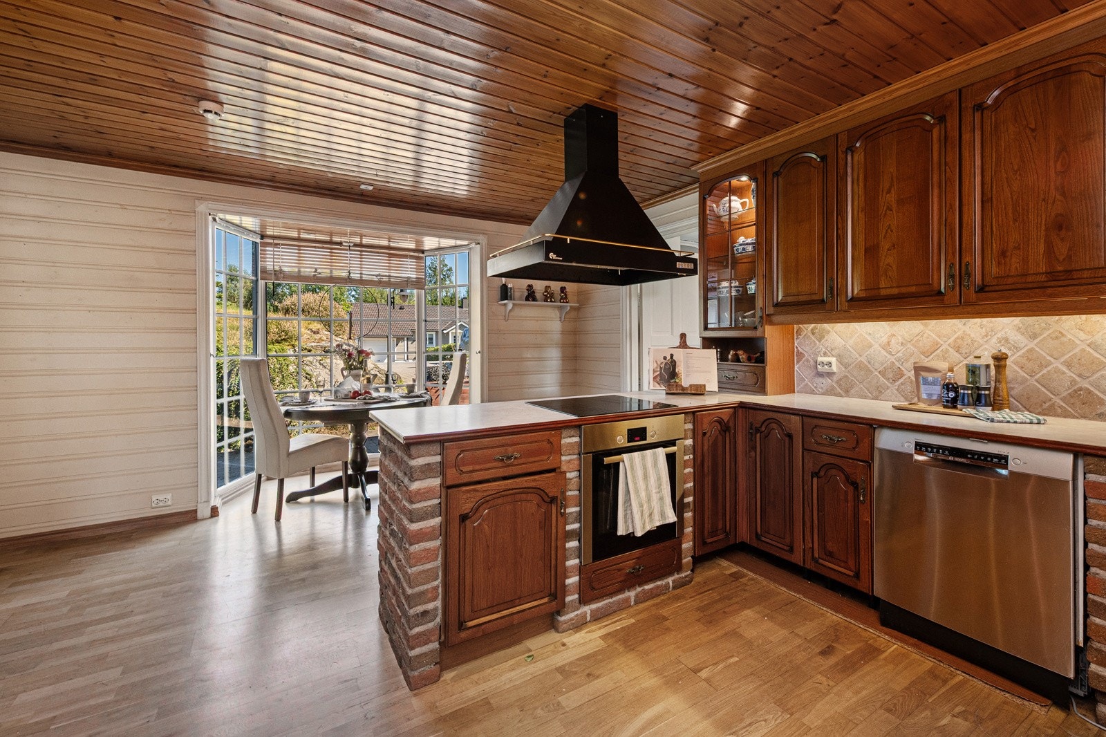 Deler av kjøkkeninnredningen er spesialtilpasset Galleribilde