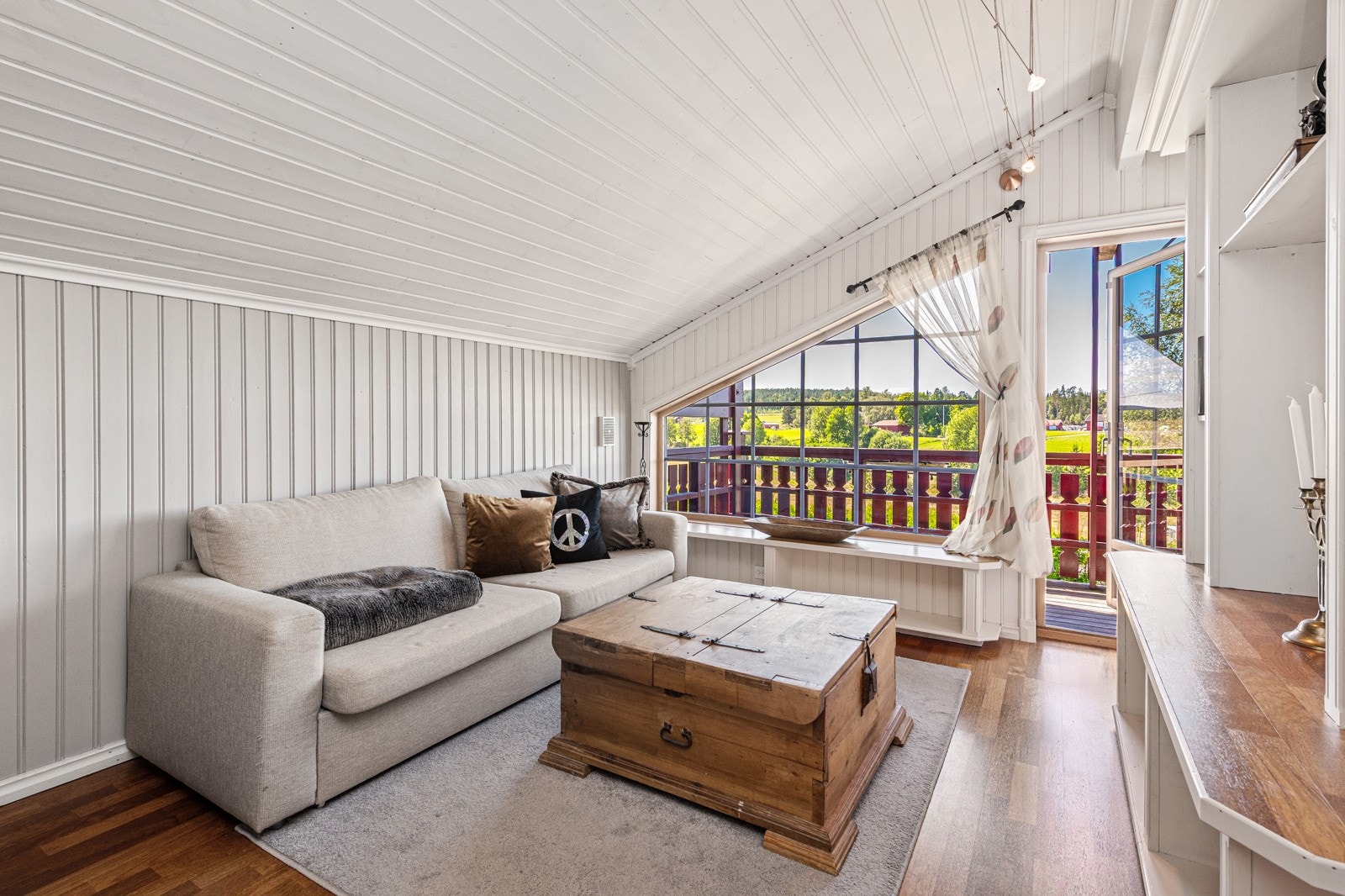 Fin og praktisk stue i 2. etasje Galleribilde