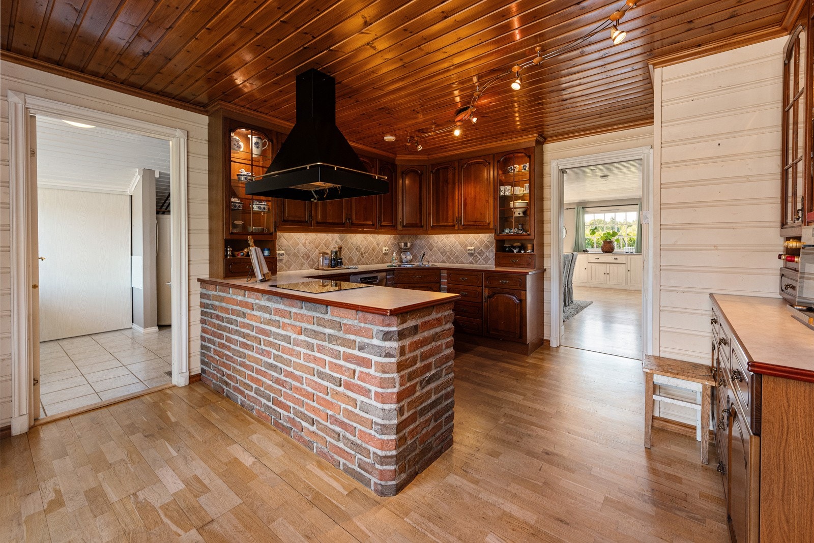 Lekkert kjøkken med mange lekre detaljer Galleribilde