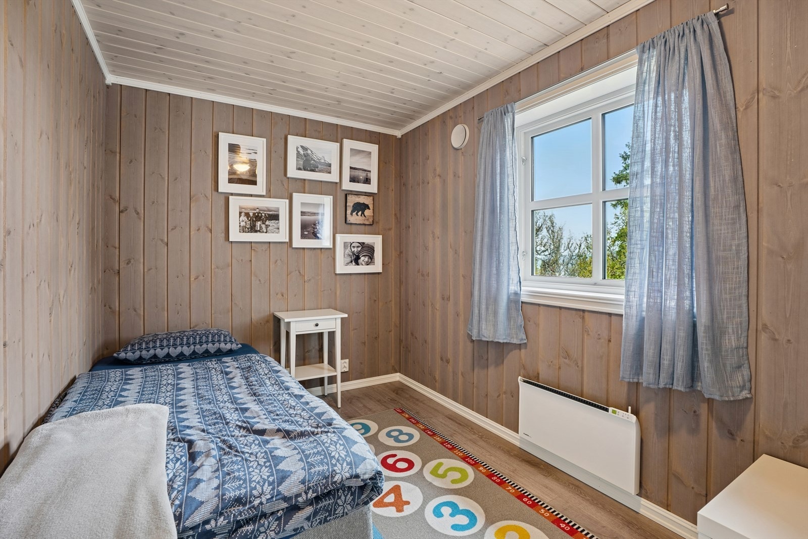 Soverommenes utforming gir plass til seng, nattbord og annet ønskelig møblement. Galleribilde