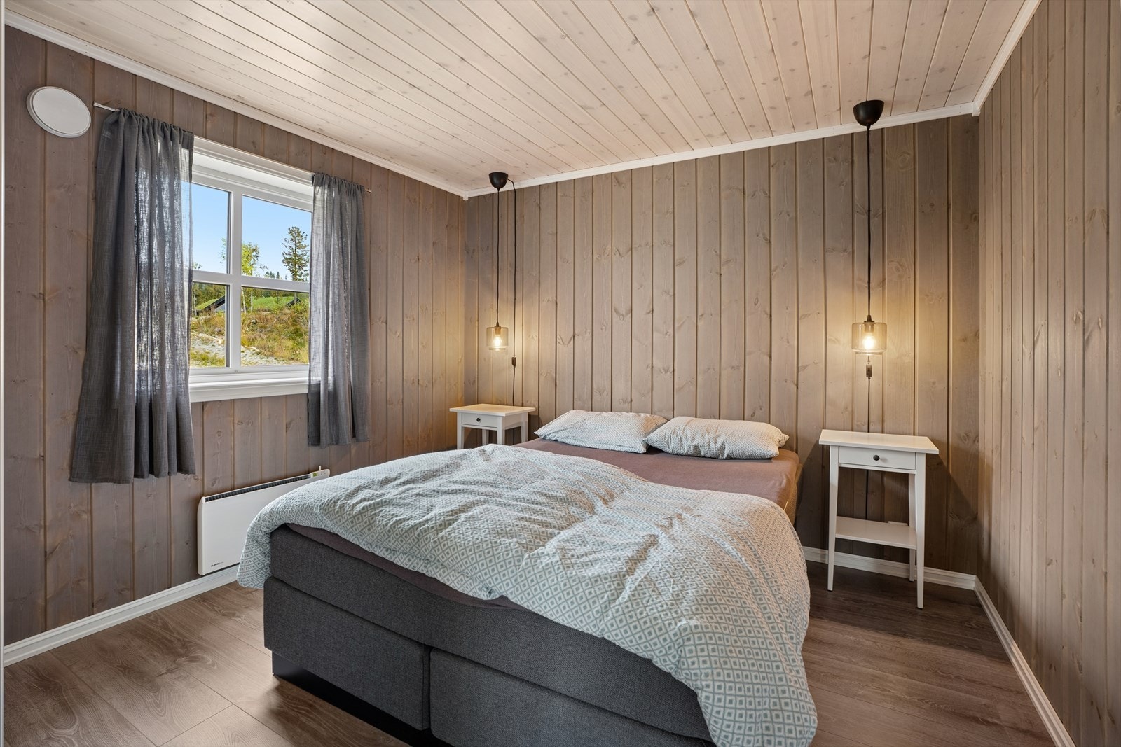 Hytta har fire gode soverom med fleksible innredningsmuligheter. Galleribilde