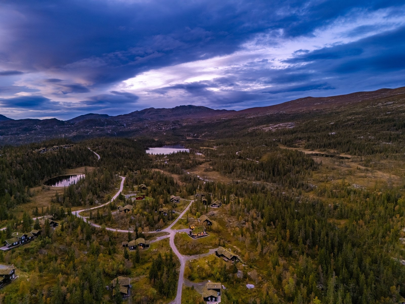 Et eldorado av turmuligheter sommer og vinter. Nærmeste skiløype starter rett nord for hytta og kobler deg på hele løypenettet Tempelseter - Norefjell - Haglebu. Galleribilde