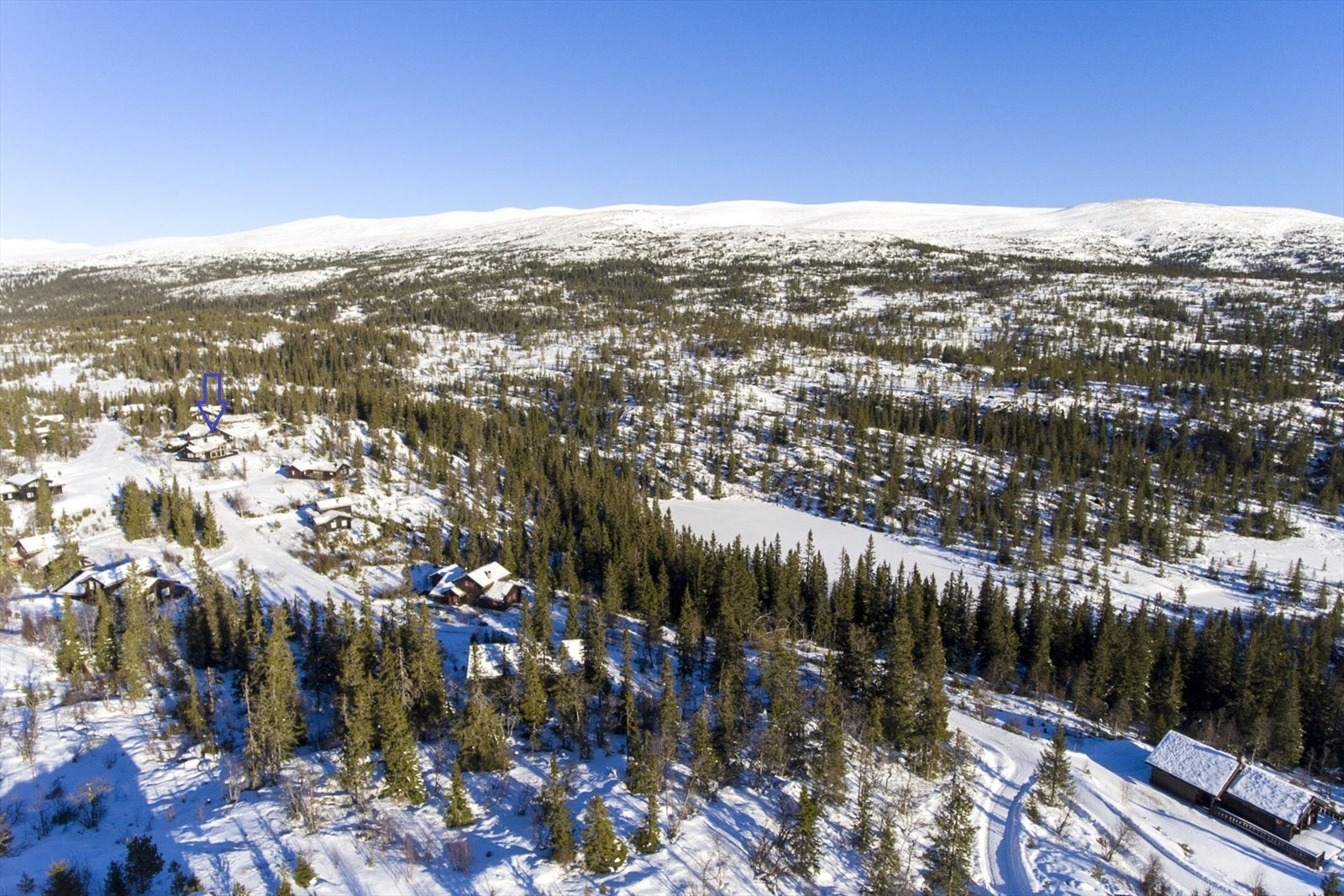 Fjellområdene rundt tilbyr et mangfold av turmål for både store og små _ sommer som vinter. Galleribilde