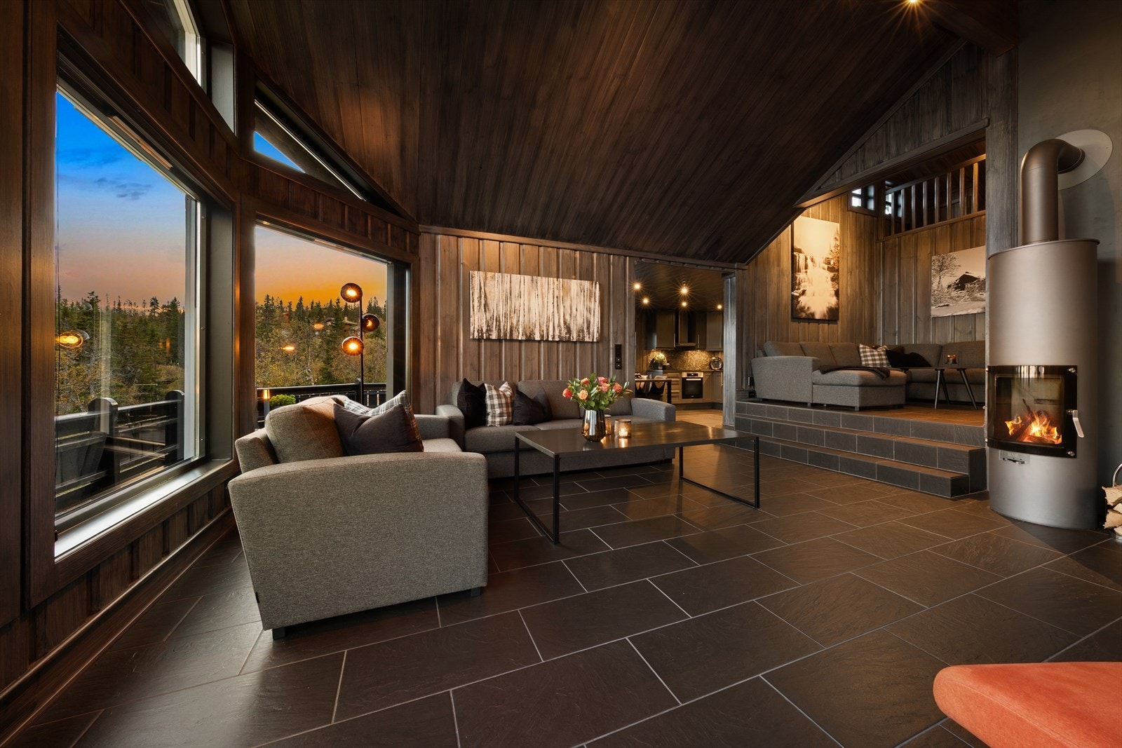 Peisen i stua kan dreies slik at den kan vendes mot der du oppholder deg i stuen. Galleribilde