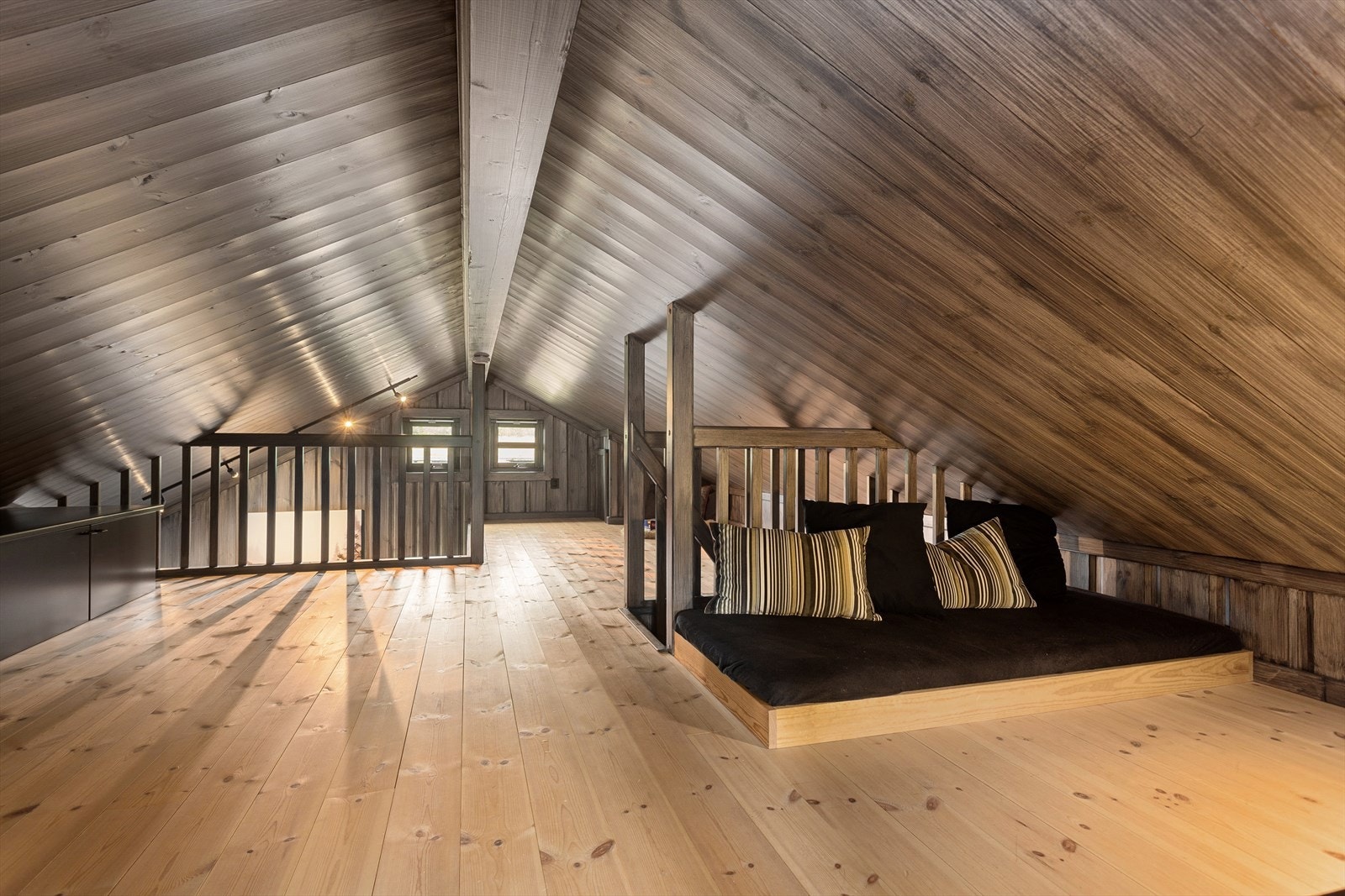 Praktisk og funksjonell hems med gulvareal på ca. 30 kvm. Galleribilde