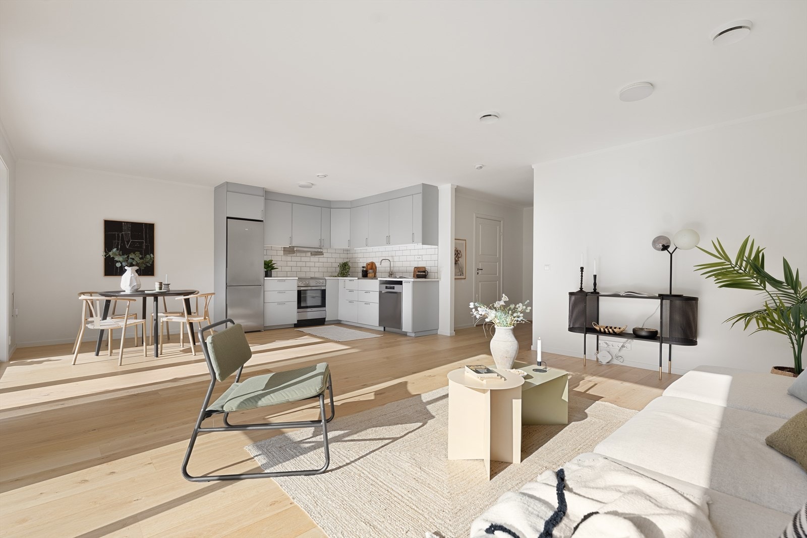 En lys og lekker 3-roms fra 2023 med tilhørende carport og ekstern bod. Galleribilde